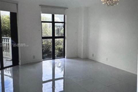 Купить кондоминиум в Майами, Флорида 2 спальни, 117.8м2, № 2050515 - фото 2