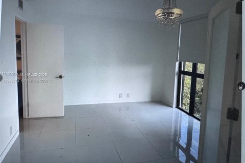 Купить кондоминиум в Майами, Флорида 2 спальни, 117.8м2, № 2050515 - фото 8