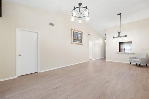 Condominio en alquiler en Port Richey, Florida, 2 dormitorios, 93.83 m2 № 1900210 - foto 5