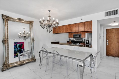 Condo in Miami, Florida, 1 bedroom  № 1880065 - photo 5