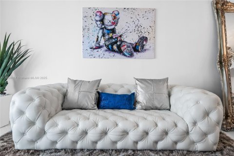 Condo in Miami, Florida, 1 bedroom  № 1880065 - photo 8