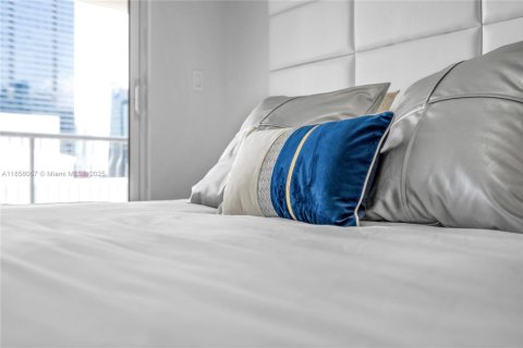 Condo in Miami, Florida, 1 bedroom  № 1880065 - photo 13