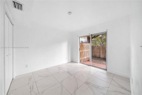 Villa ou maison à louer à North Miami Beach, Floride: 3 chambres, 111.48 m2 № 1971377 - photo 12