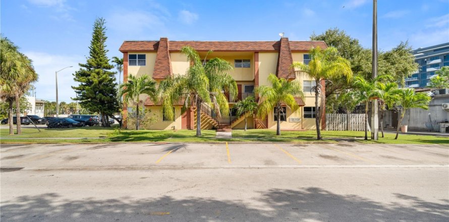 Villa ou maison à North Miami Beach, Floride 3 chambres, 111.48 m2 № 1971377