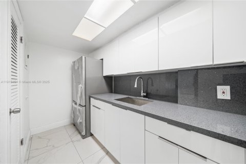 Villa ou maison à louer à North Miami Beach, Floride: 3 chambres, 111.48 m2 № 1971377 - photo 3