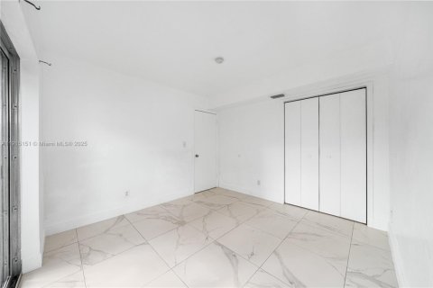 Villa ou maison à louer à North Miami Beach, Floride: 3 chambres, 111.48 m2 № 1971377 - photo 13