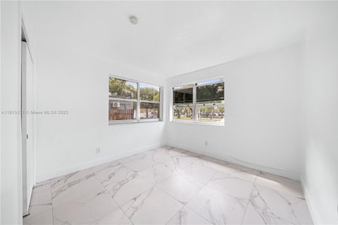 Villa ou maison à louer à North Miami Beach, Floride: 3 chambres, 111.48 m2 № 1971377 - photo 11