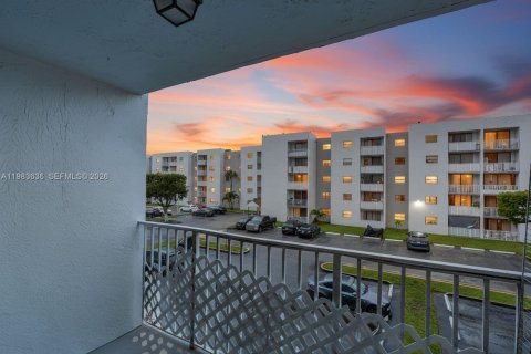 Condominio en Miami, Florida, 2 dormitorios  № 2243754
