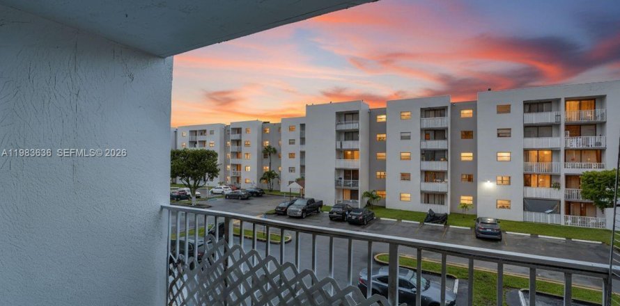 Condominio en Miami, Florida, 2 dormitorios  № 2243754