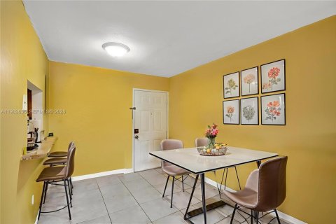 Condominio en alquiler en Miami, Florida, 2 dormitorios, 80.82 m2 № 2243754 - foto 29