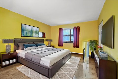 Condominio en alquiler en Miami, Florida, 2 dormitorios, 80.82 m2 № 2243754 - foto 12