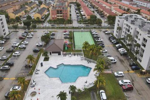 Condominio en alquiler en Miami, Florida, 2 dormitorios, 80.82 m2 № 2243754 - foto 6