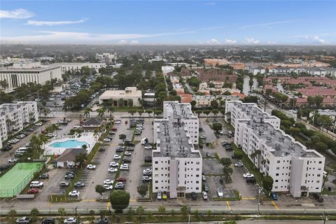 Condominio en alquiler en Miami, Florida, 2 dormitorios, 80.82 m2 № 2243754 - foto 9