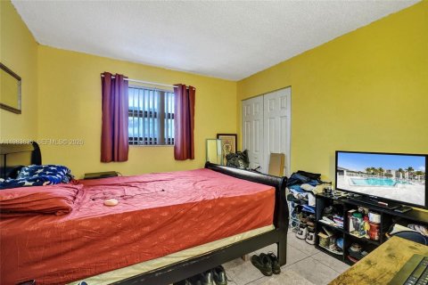 Condominio en alquiler en Miami, Florida, 2 dormitorios, 80.82 m2 № 2243754 - foto 28