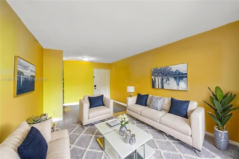 Condominio en alquiler en Miami, Florida, 2 dormitorios, 80.82 m2 № 2243754 - foto 11