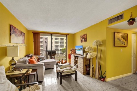 Condominio en alquiler en Miami, Florida, 2 dormitorios, 80.82 m2 № 2243754 - foto 21