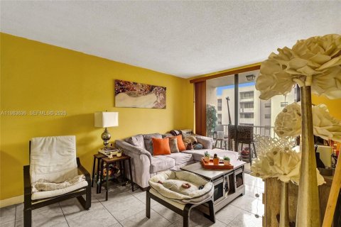 Condominio en alquiler en Miami, Florida, 2 dormitorios, 80.82 m2 № 2243754 - foto 22