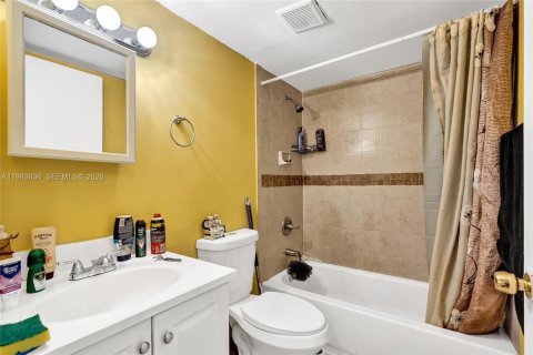 Condominio en alquiler en Miami, Florida, 2 dormitorios, 80.82 m2 № 2243754 - foto 19