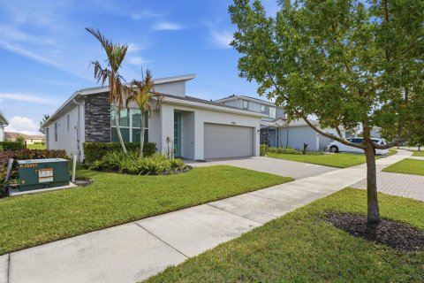 House in Port St. Lucie, Florida 4 bedrooms, 185.62 sq.m. № 2254334 - photo 4
