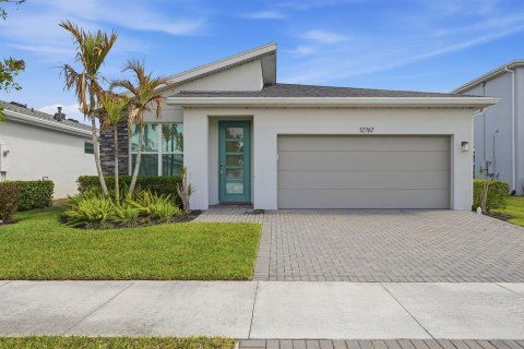 House in Port St. Lucie, Florida 4 bedrooms, 185.62 sq.m. № 2254334 - photo 2