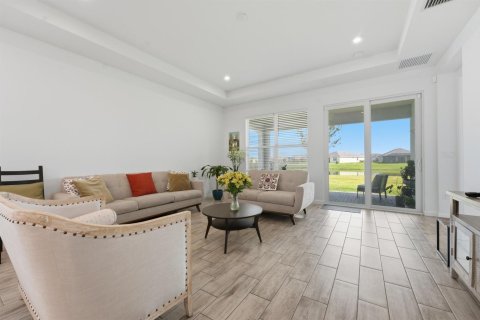 House in Port St. Lucie, Florida 4 bedrooms, 185.62 sq.m. № 2254334 - photo 7