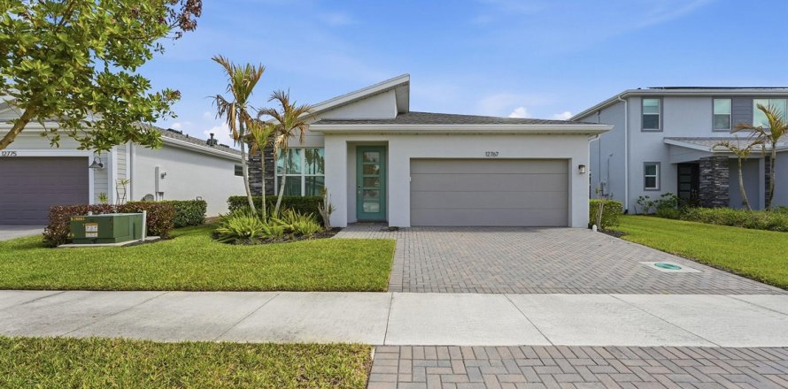 House in Port St. Lucie, Florida 4 bedrooms, 185.62 sq.m. № 2254334