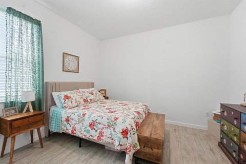 House in Port St. Lucie, Florida 4 bedrooms, 185.62 sq.m. № 2254334 - photo 24