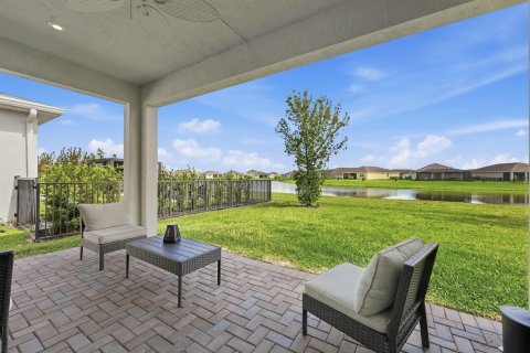 House in Port St. Lucie, Florida 4 bedrooms, 185.62 sq.m. № 2254334 - photo 30