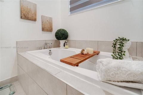 Villa ou maison à vendre à Miramar, Floride: 4 chambres, 221.94 m2 № 2053326 - photo 24