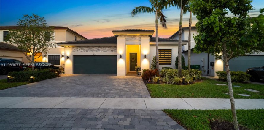 Villa ou maison à Miramar, Floride 4 chambres, 221.94 m2 № 2053326