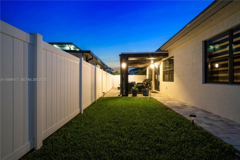 Villa ou maison à vendre à Miramar, Floride: 4 chambres, 221.94 m2 № 2053326 - photo 2