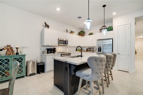 Villa ou maison à vendre à Miramar, Floride: 4 chambres, 221.94 m2 № 2053326 - photo 16