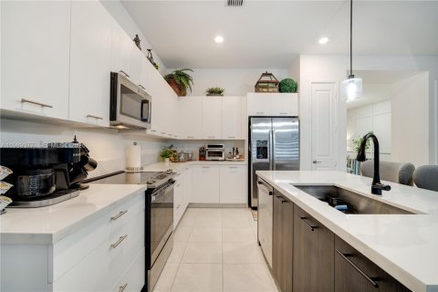 Villa ou maison à vendre à Miramar, Floride: 4 chambres, 221.94 m2 № 2053326 - photo 7