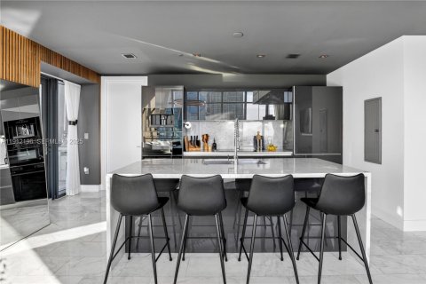 Condominio en venta en Miami, Florida, 2 dormitorios, 104.7 m2 № 2034674 - foto 27