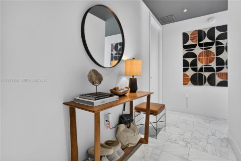 Condominio en venta en Miami, Florida, 2 dormitorios, 104.7 m2 № 2034674 - foto 2