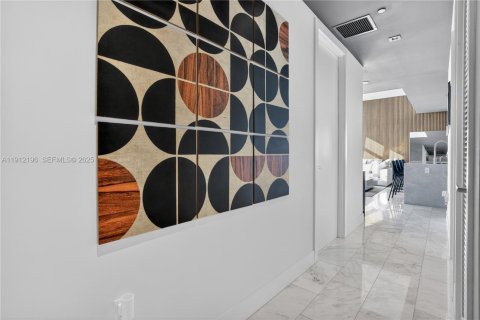 Condominio en venta en Miami, Florida, 2 dormitorios, 104.7 m2 № 2034674 - foto 3