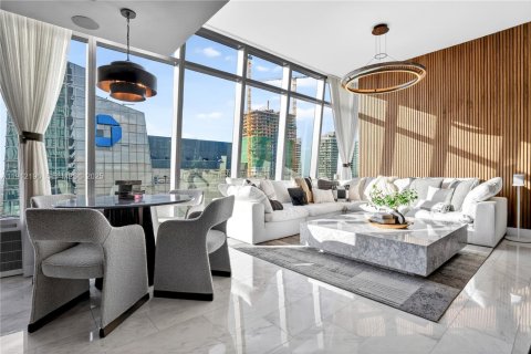 Condominio en Miami, Florida, 2 dormitorios  № 2034674