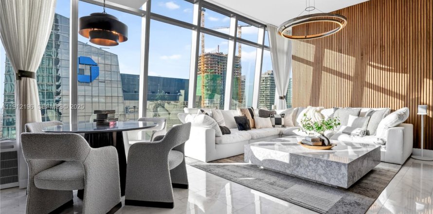 Condominio en Miami, Florida, 2 dormitorios  № 2034674