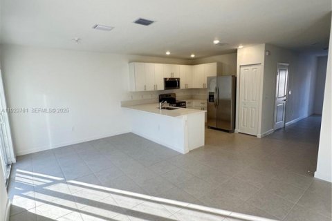 Touwnhouse à vendre à Pembroke Park, Floride: 3 chambres, 129.51 m2 № 1982125 - photo 7