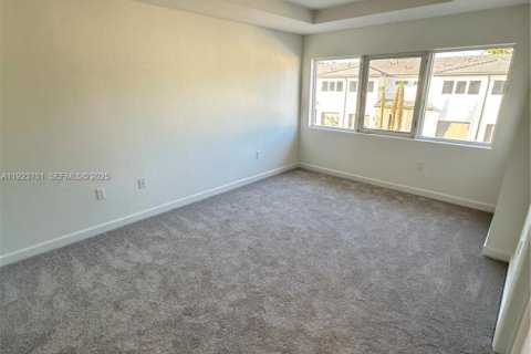 Touwnhouse à vendre à Pembroke Park, Floride: 3 chambres, 129.51 m2 № 1982125 - photo 14