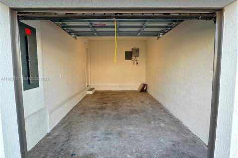 Touwnhouse à vendre à Pembroke Park, Floride: 3 chambres, 129.51 m2 № 1982125 - photo 12