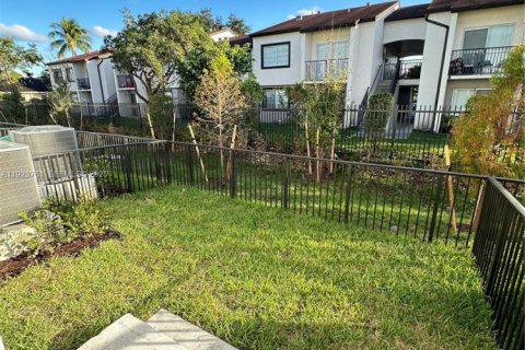 Touwnhouse à vendre à Pembroke Park, Floride: 3 chambres, 129.51 m2 № 1982125 - photo 11