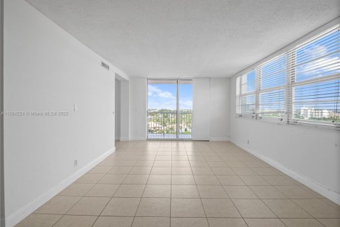 Copropriété à vendre à Hallandale Beach, Floride: 2 chambres, 106.37 m2 № 1946076 - photo 15