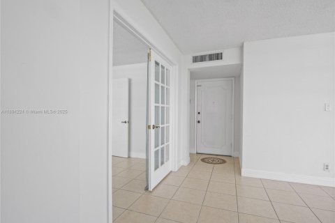 Copropriété à vendre à Hallandale Beach, Floride: 2 chambres, 106.37 m2 № 1946076 - photo 20