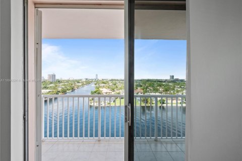 Copropriété à vendre à Hallandale Beach, Floride: 2 chambres, 106.37 m2 № 1946076 - photo 8