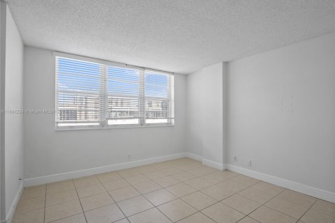 Copropriété à vendre à Hallandale Beach, Floride: 2 chambres, 106.37 m2 № 1946076 - photo 21
