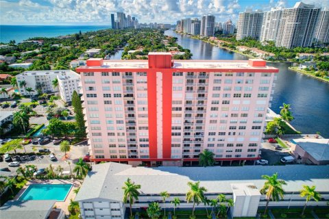 Copropriété à vendre à Hallandale Beach, Floride: 2 chambres, 106.37 m2 № 1946076 - photo 3