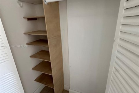 Appartement à louer à North Miami Beach, Floride: 1 chambre, 61.13 m2 № 1946418 - photo 5