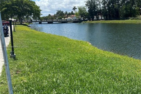 Appartement à louer à North Miami Beach, Floride: 1 chambre, 61.13 m2 № 1946418 - photo 9