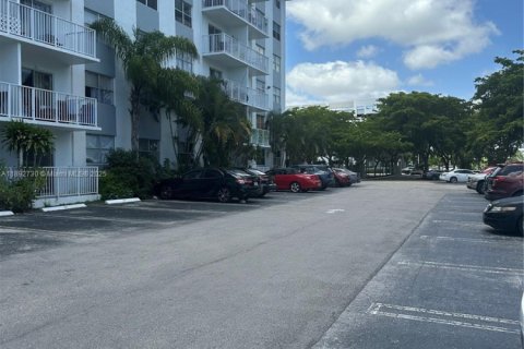 Appartement à louer à North Miami Beach, Floride: 1 chambre, 61.13 m2 № 1946418 - photo 1